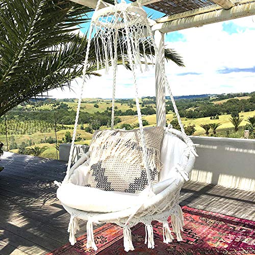 Hanging hammock